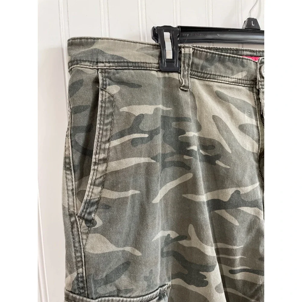 Vtg Unionbay Mens Camouflage Cargo Shorts Green Grey Camo Stretch Size 40 Y2K